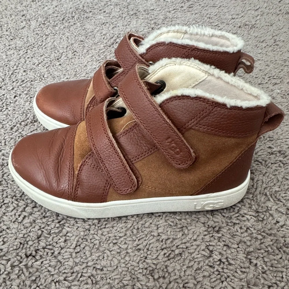 UGG boot boys size 2